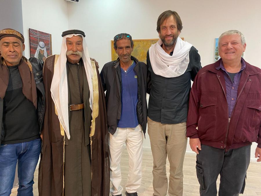 المركز الجماهيري شقيب السلام يفتتح المعرض الفني بعنوان 